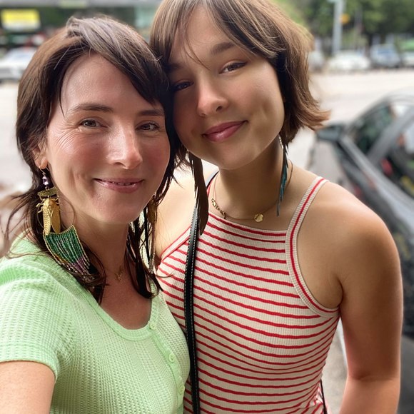 Meet your Posher, Rhia - Picture 1 of 1